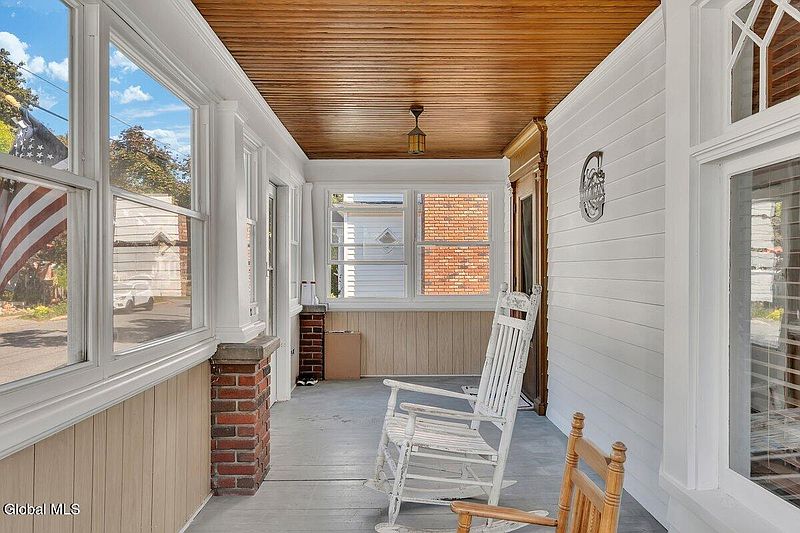 4th image of 6 Marion Ave