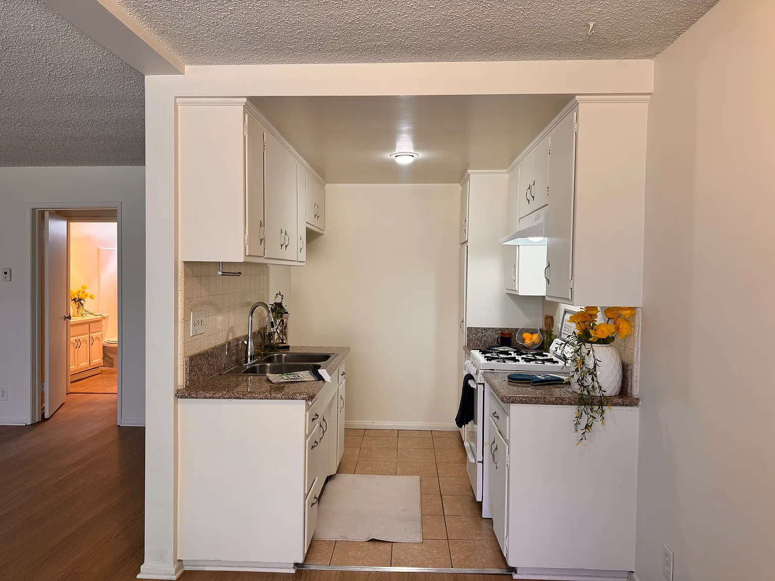 2101 E Charlotte St — Photo 2