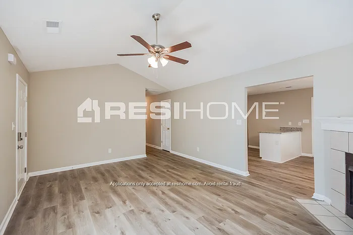 138 Floresta Dr — Photo 3