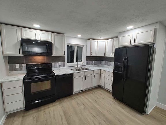 3rd image of 523 E Main St
