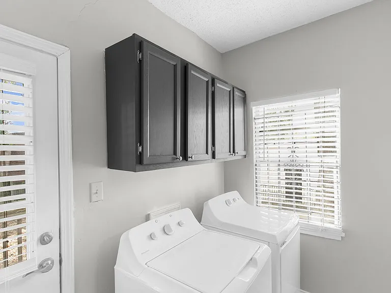 McCormic II Apartments — Photo 5