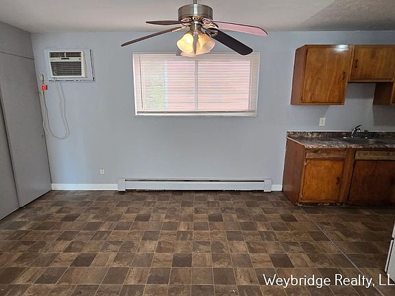 5th image of 844 Lexington Ave APT 2