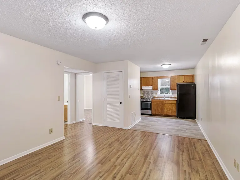 105 Bearwood Dr — Photo 1