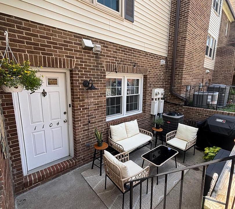 1st image of 1104 N Stafford St #1
