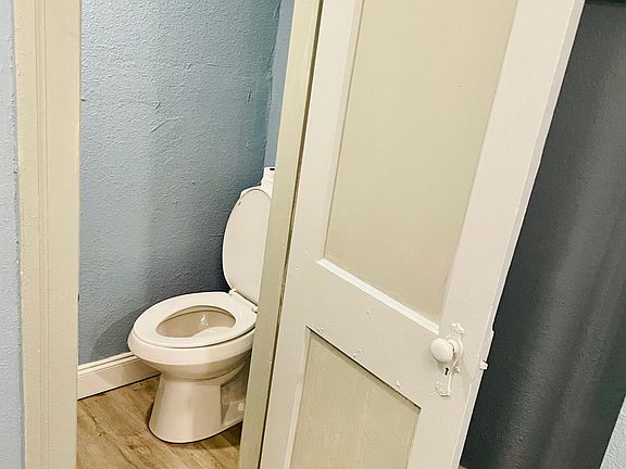 4th image of 3224 N Davis St #1