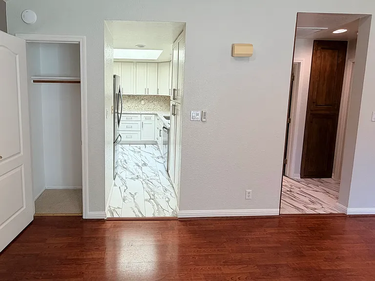 255 Charter Oak Cir — Photo 2