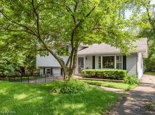 934 Middleton Ave, Lisle, IL 60532