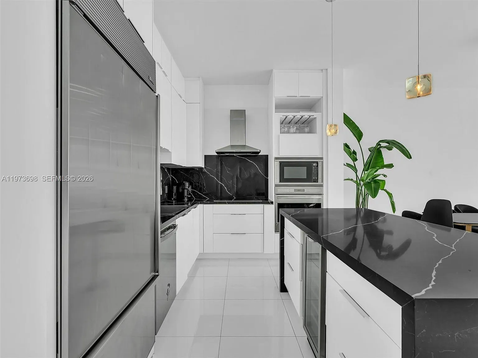 Paramount Bay Condo — Photo 2