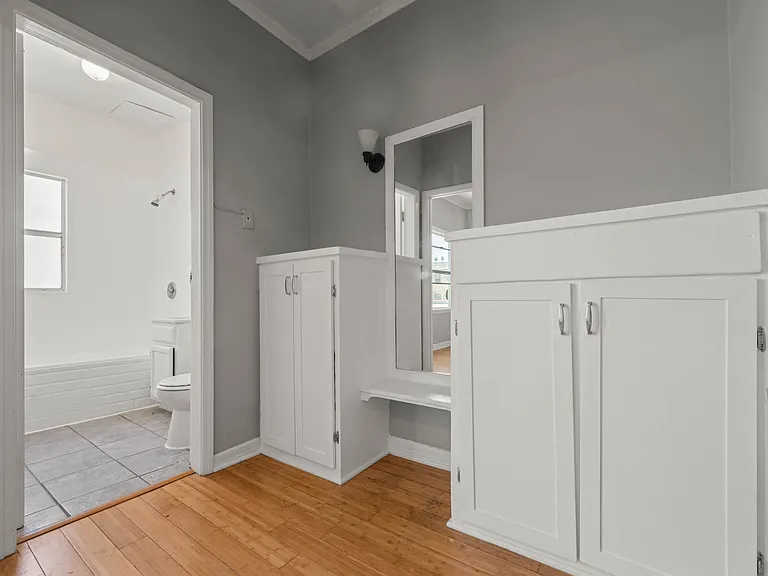 233 S Kenmore Ave — Photo 9