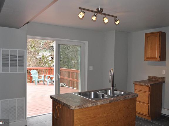 3rd image of 108 Cherry St