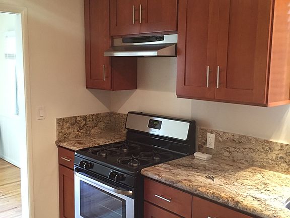 5th image of 2440 El Molino Ave
