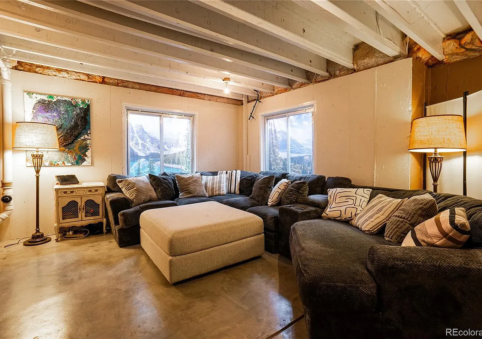 Fully Furnished Private Basement Apartment — Photo 1