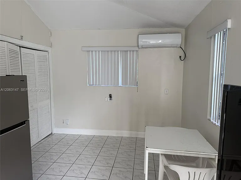 3500 SW 87th Pl #STD — Photo 1