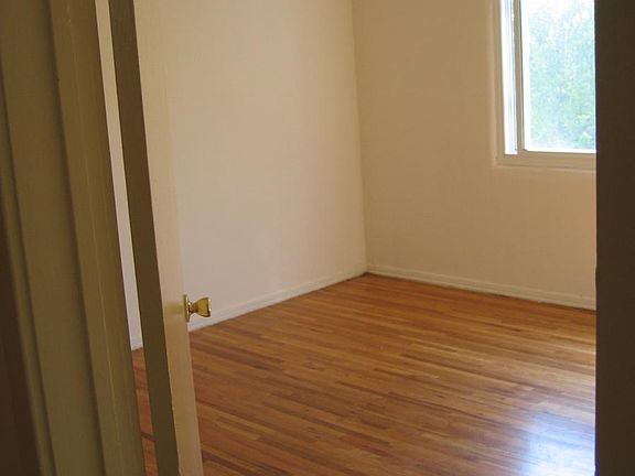 5th image of 479 Landfair Ave #491