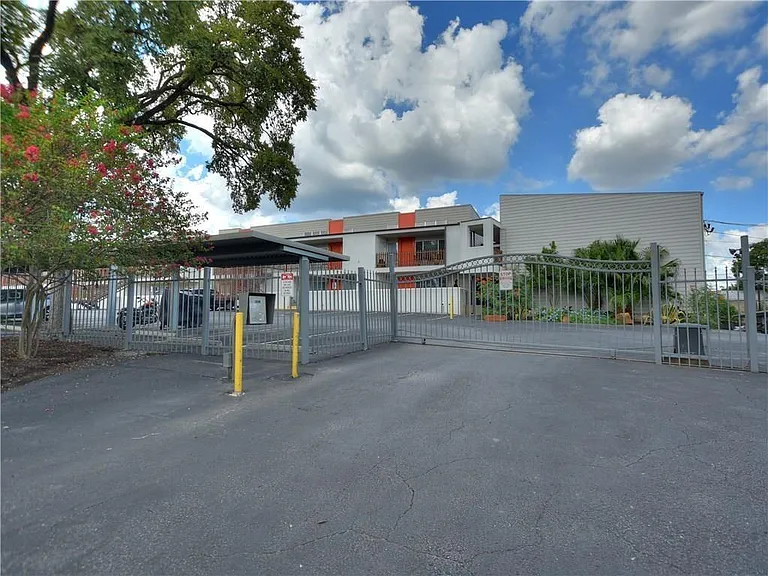 2200 Dickson Dr #126 — Photo 22
