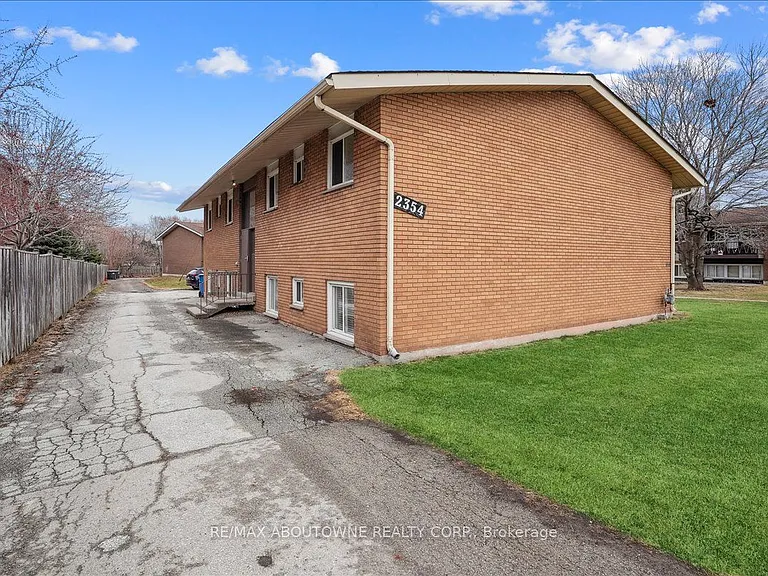 2354 Queensway Dr #2 — Photo 34