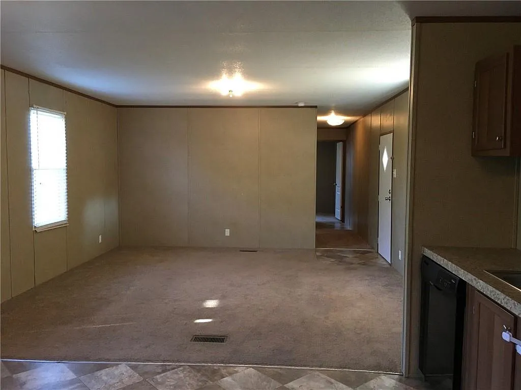 3 bed, 1050 sqft, $1,550 — Photo 4