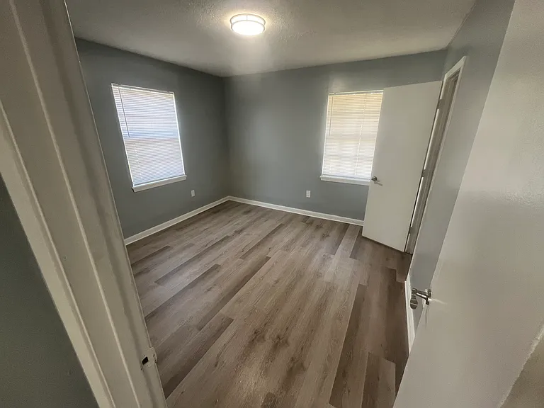 1711 Robinson St #4 — Photo 6