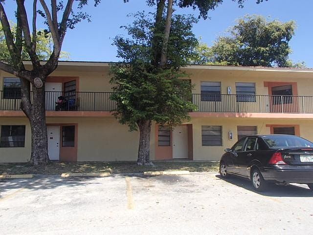 1st image of 4070 Lakeside Dr