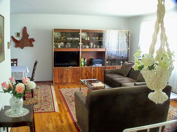 3rd image of 25 Park Ave