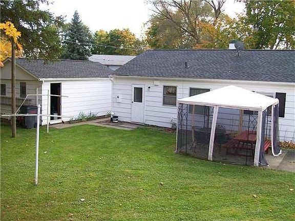 3rd image of 214 Florence Ave