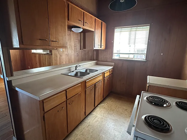 412 E Klein Rd — Photo 5
