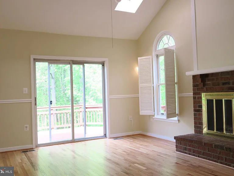 10295 Dunn Meadow Rd — Photo 7