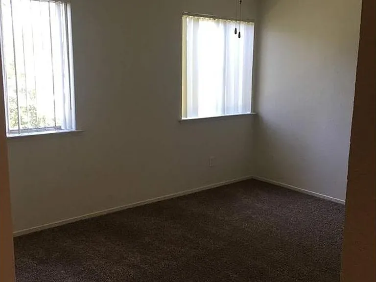 West Pointe Apartments — Photo 20