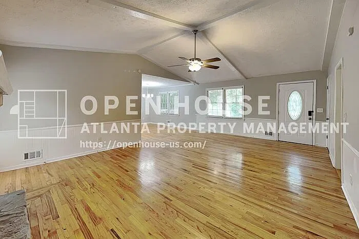 3 bed, 2.0 bath, 1456 sqft, $2,300 — Photo 4