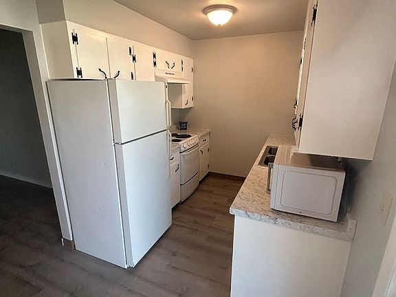 4th image of 319 NE 17th St #8
