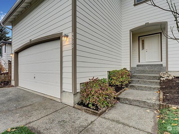 4th image of 4533 35th Street NE