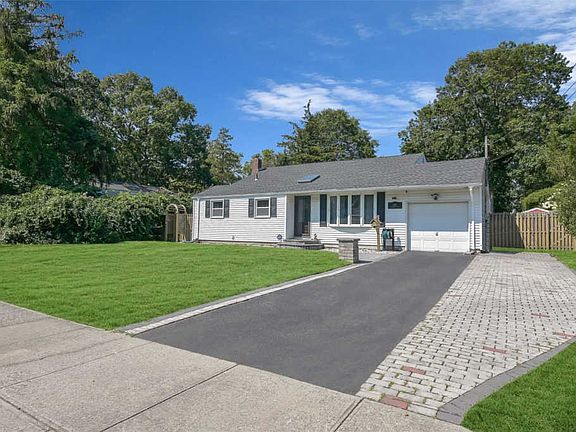 2nd image of 940 Gardiner Dr
