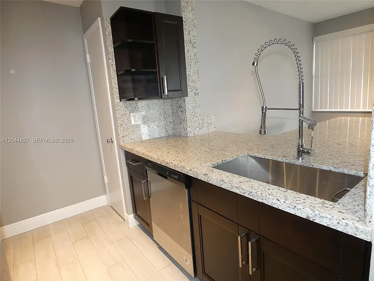 2831 N Oakland Forest Dr #101 — Photo 3