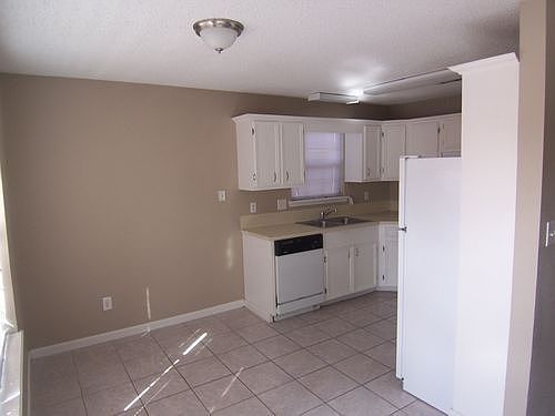4th image of 121 Las Palmas St APT 3