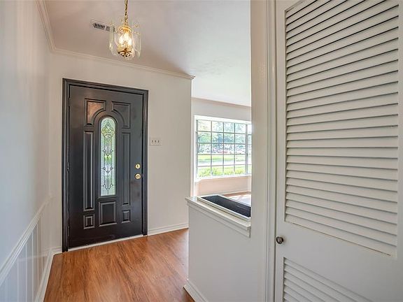 3rd image of 1240 Evergreen Dr