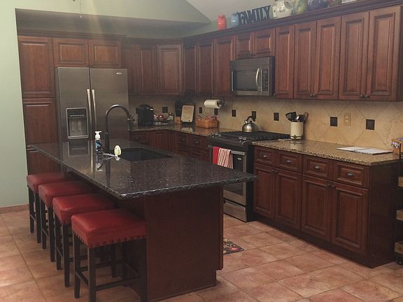 Kitchen with granite/quartz
