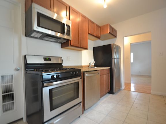 3rd image of 555 S Locust St APT 3