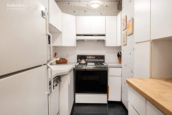 Sold by Sotheby's International Realty | media 9