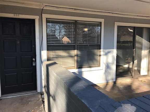 Front entry with courtyard