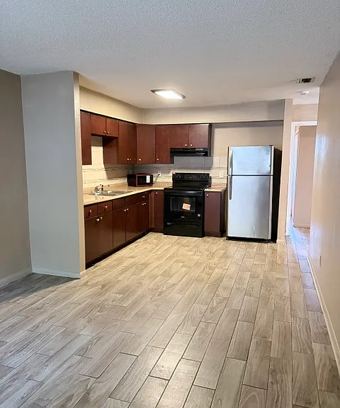 8117 N Mulberry St #B — Photo 2