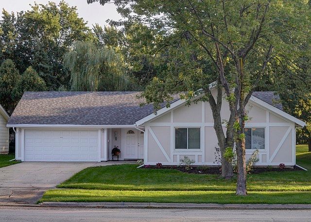1st image of 1551 W Beverly Cir