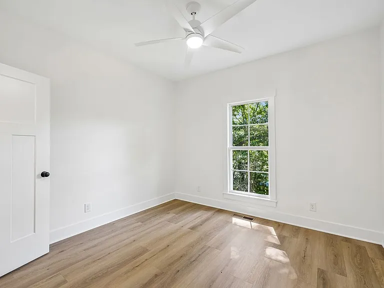 112 Rogers Ave — Photo 14