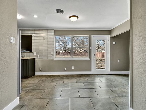 5th image of 4521 Harvey Dr