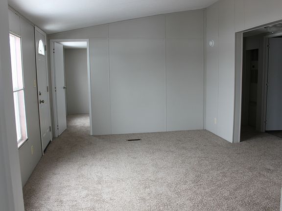 4th image of 3087 Princeton St