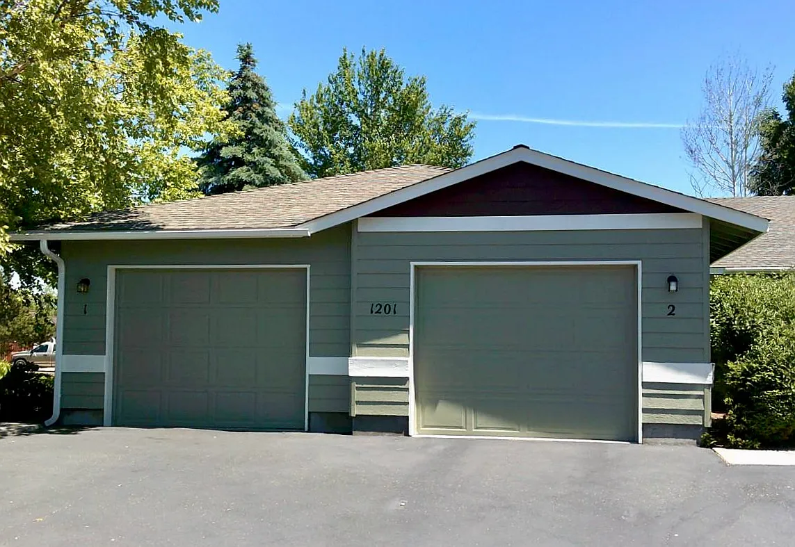 NE Dawson Dr, Bend — Photo 1