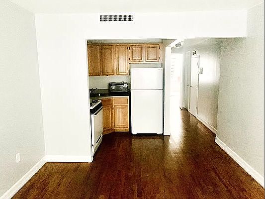 2nd image of 27 E 131st St #G1