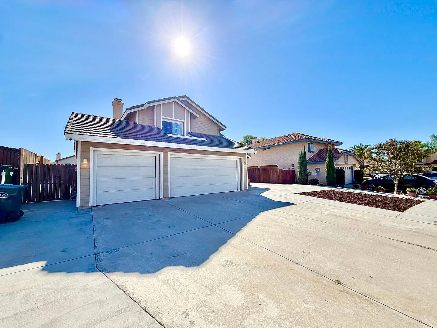 Spacious 4 Bedroom 3 Bathroom Home with 3-Car Garage & Massive Backyard! — Photo 2