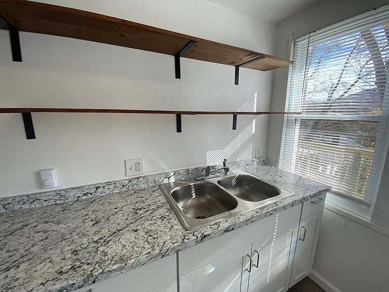 40 Larchmont Rd — Photo 75
