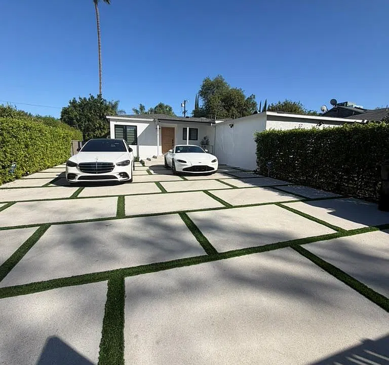 5826 Vanalden Ave