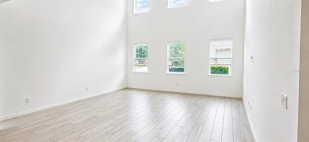 5 bed, 4.5 bath, 3258 sqft, $4,500 — Photo 3